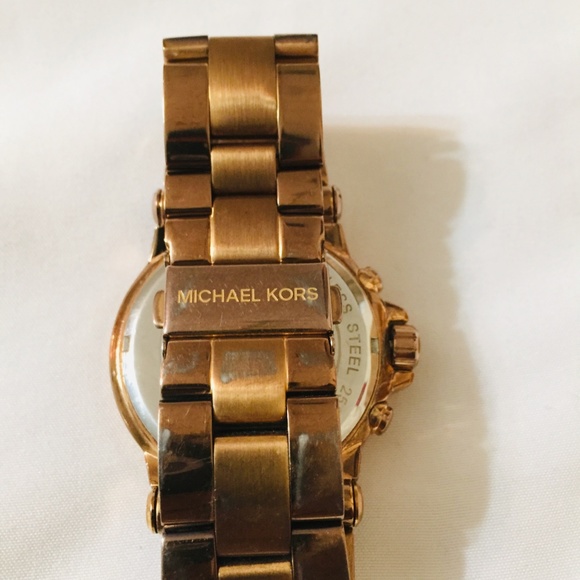 Michael Kors Dylan Rose Gold Tone Chronograph - Picture 3 of 3